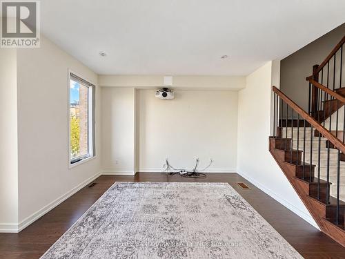 3 - 211 SQUIRE CRESCENT , Oakville, Ontario L6H 7C3 4