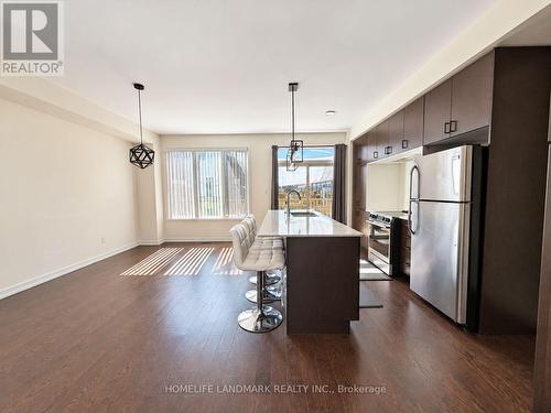 3 - 211 SQUIRE CRESCENT , Oakville, Ontario L6H 7C3 5