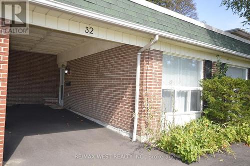 32 AXSMITH CRESCENT , Toronto, Ontario M2J 3K3 2