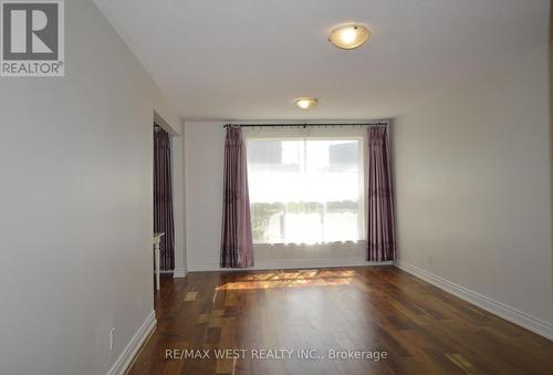 32 AXSMITH CRESCENT , Toronto, Ontario M2J 3K3 3