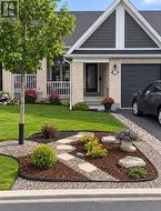 60 KAYENTA STREET Ottawa, ON K2S 2K7