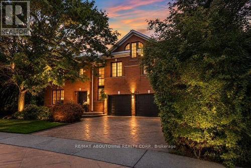 324 OAKRIDGE COURT  Oakville, ON L6H 5T9