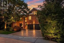 324 OAKRIDGE COURT Oakville, ON L6H 5T9