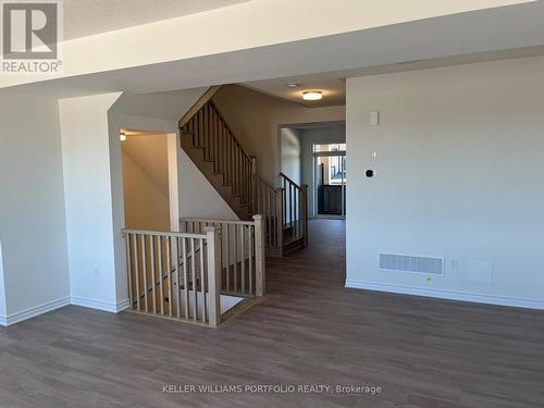 UPPER - 8 THORNBIRD CRESCENT , Brampton, Ontario L6V 3N5 2