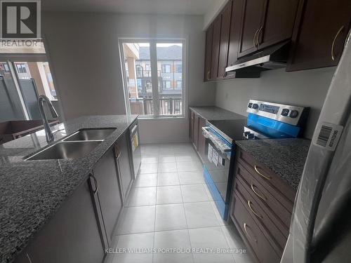 UPPER - 8 THORNBIRD CRESCENT , Brampton, Ontario L6V 3N5 5