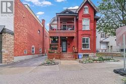 1 - 11 FAIRMOUNT AVENUE  Ottawa, ON K1Y 1X4