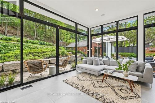 2 Freeman Place, Hamilton, ON 