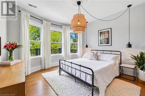 2 Freeman Place, Hamilton, ON 