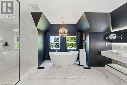 2 Freeman Place, Hamilton, ON 
