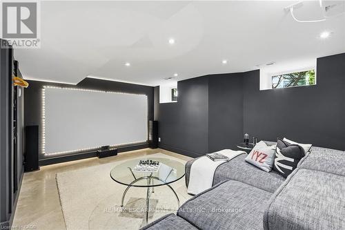 2 Freeman Place, Hamilton, ON 
