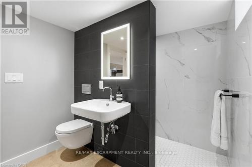 2 Freeman Place, Hamilton, ON 