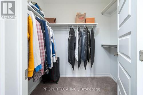 Impressive walk-in closet - 125 Sweetvalley Drive, Ottawa, ON 