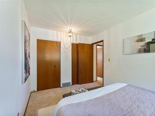 2238 Burrows Ave, Winnipeg, MB 