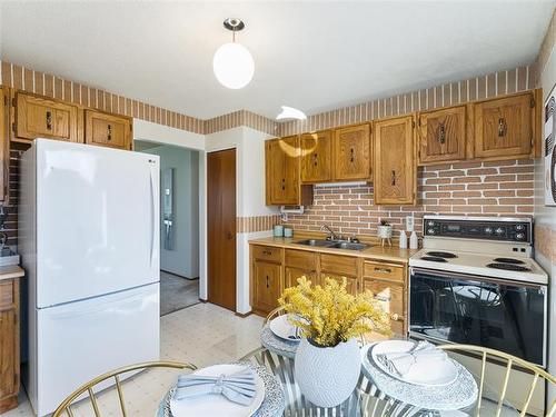 2238 Burrows Ave, Winnipeg, MB 