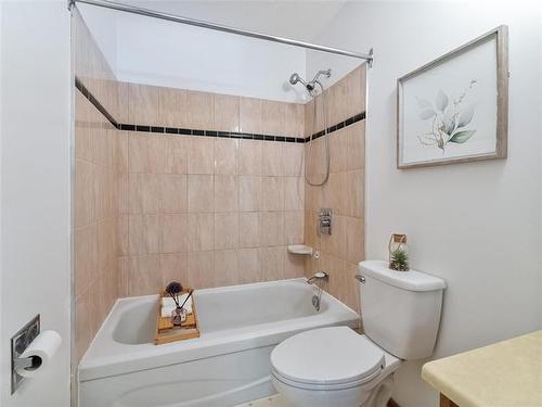 2238 Burrows Ave, Winnipeg, MB 