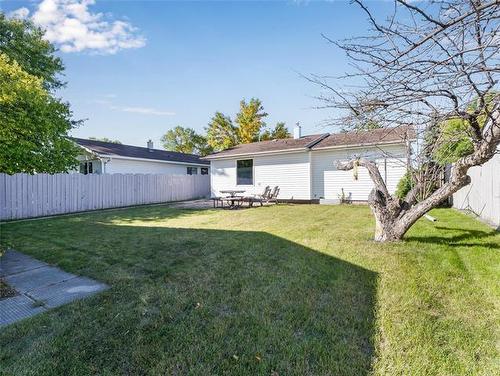 2238 Burrows Ave, Winnipeg, MB 
