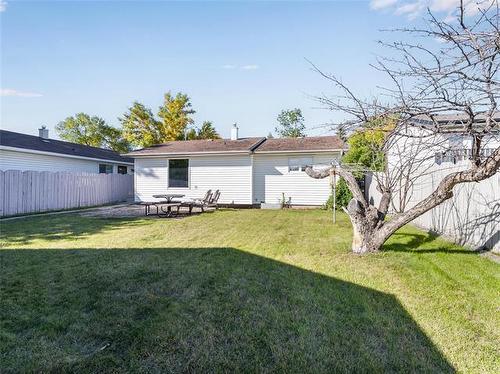 2238 Burrows Ave, Winnipeg, MB 
