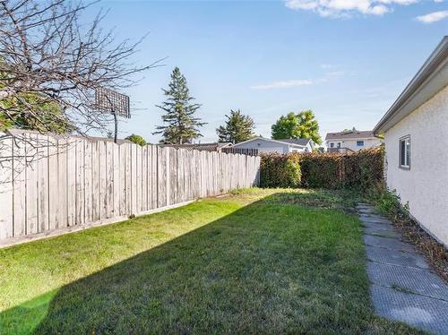 2238 Burrows Ave, Winnipeg, MB 