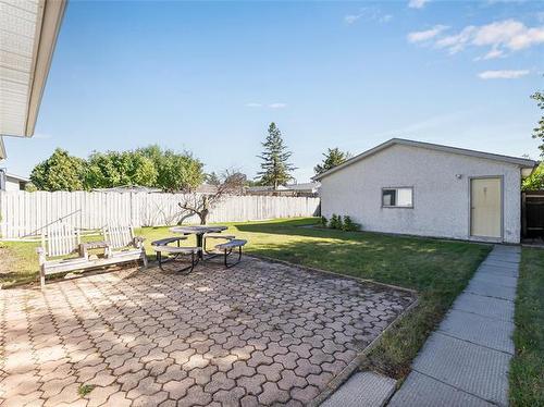 2238 Burrows Ave, Winnipeg, MB 