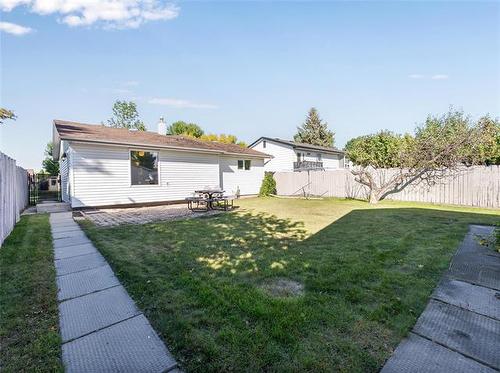2238 Burrows Ave, Winnipeg, MB 