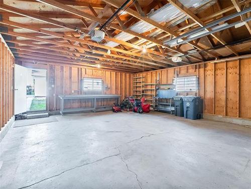 2238 Burrows Ave, Winnipeg, MB 
