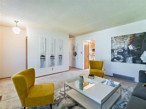 2238 Burrows Ave, Winnipeg, MB 