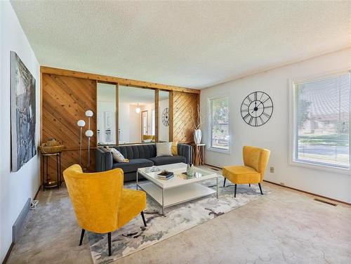 2238 Burrows Ave, Winnipeg, MB 