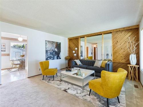2238 Burrows Ave, Winnipeg, MB 