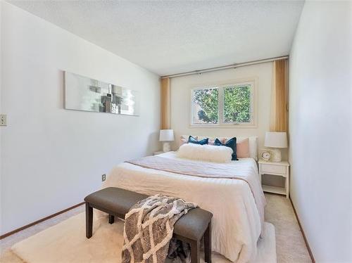 2238 Burrows Ave, Winnipeg, MB 