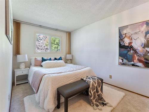 2238 Burrows Ave, Winnipeg, MB 