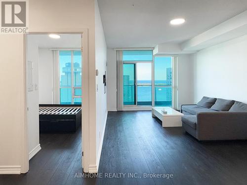 3210 - 33 BAY STREET , Toronto, Ontario M5J 2Z3 2