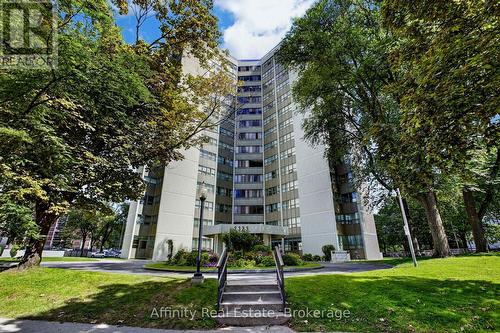 808 - 2323 Confederation Parkway, Mississauga, ON 