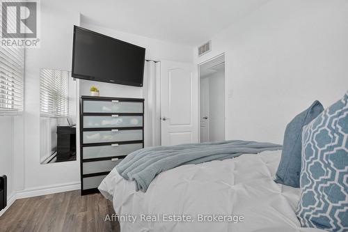808 - 2323 Confederation Parkway, Mississauga, ON 