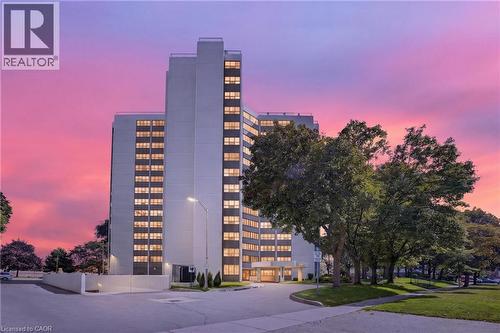 2323 CONFEDERATION Parkway Unit# 808  Mississauga, ON L5B 1R6