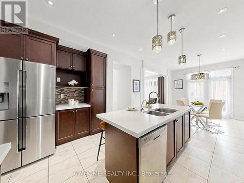 664 Mcgregor Farm Trail, Newmarket, ON 