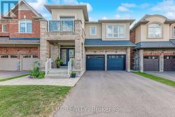 33 MONDIAL CRESCENT East Gwillimbury, ON L9N 0S1