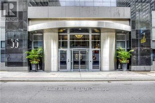 1810 - 35 Balmuto Street, Toronto, ON 