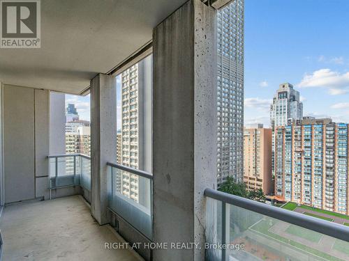 1810 - 35 Balmuto Street, Toronto, ON 
