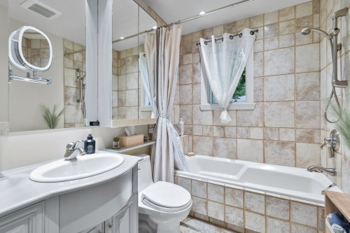 Salle de bains - 38 Av. De Bruyères, Lorraine, QC 