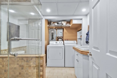 Salle de lavage - 38 Av. De Bruyères, Lorraine, QC 