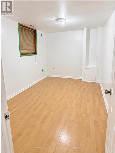 LOWER - 97 OAK PARK AVENUE , Toronto, Ontario M4C 4M6 5