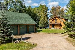 Triple detached garage. Heated and insulated - 