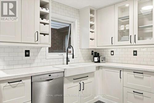 Farmer's sink - 2182 Margot Street, Oakville, ON 