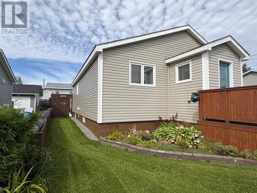 5 White'S Avenue, Stephenville, NL 