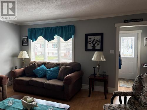 5 White'S Avenue, Stephenville, NL 