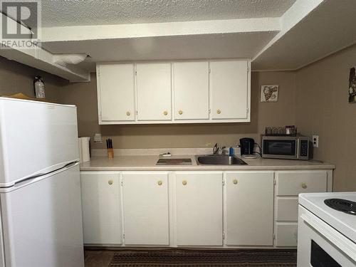 5 White'S Avenue, Stephenville, NL 