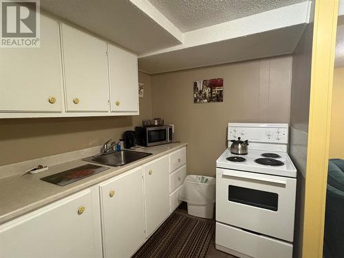 5 White'S Avenue, Stephenville, NL 