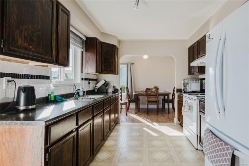 4374 Maitland St, Port Alberni, BC 