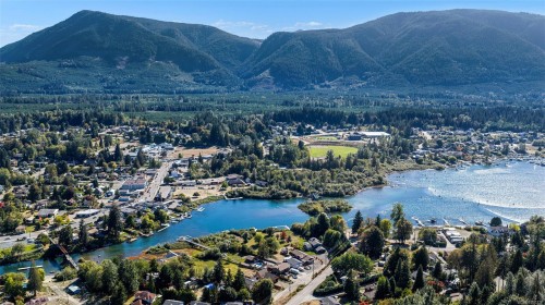 170 Wavell Rd, Lake Cowichan, BC 