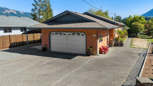 170 Wavell Rd, Lake Cowichan, BC 